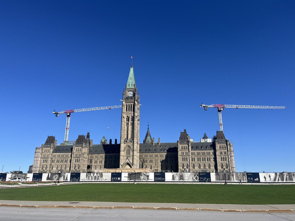 First day of my research trip to beautiful (and sunny) Ottawa! Looking forward to hearing what Canadian space professionals and policymakers have to say about the importance of space alliances and Canadian defence space 🛰️🚀

#spacesecurity #spacepolicy