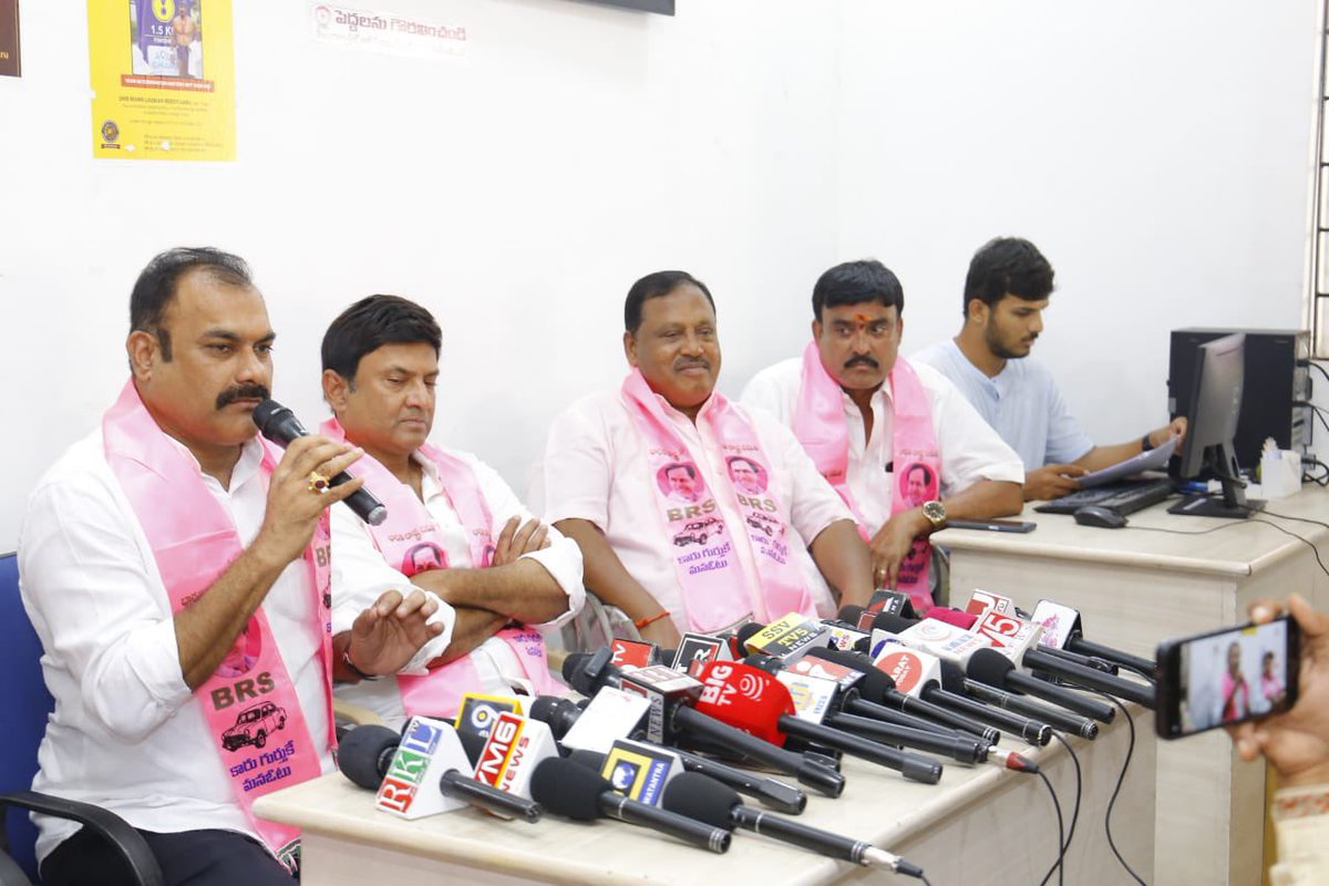Addressed a press conference today along with Hon MLA Sri @MarriRajasekar , Cantonment MLA Candidate @niveditha_BRS and all the former board members , Ward presidents and senior leaders. 
Its #BRS again in #Cantonment