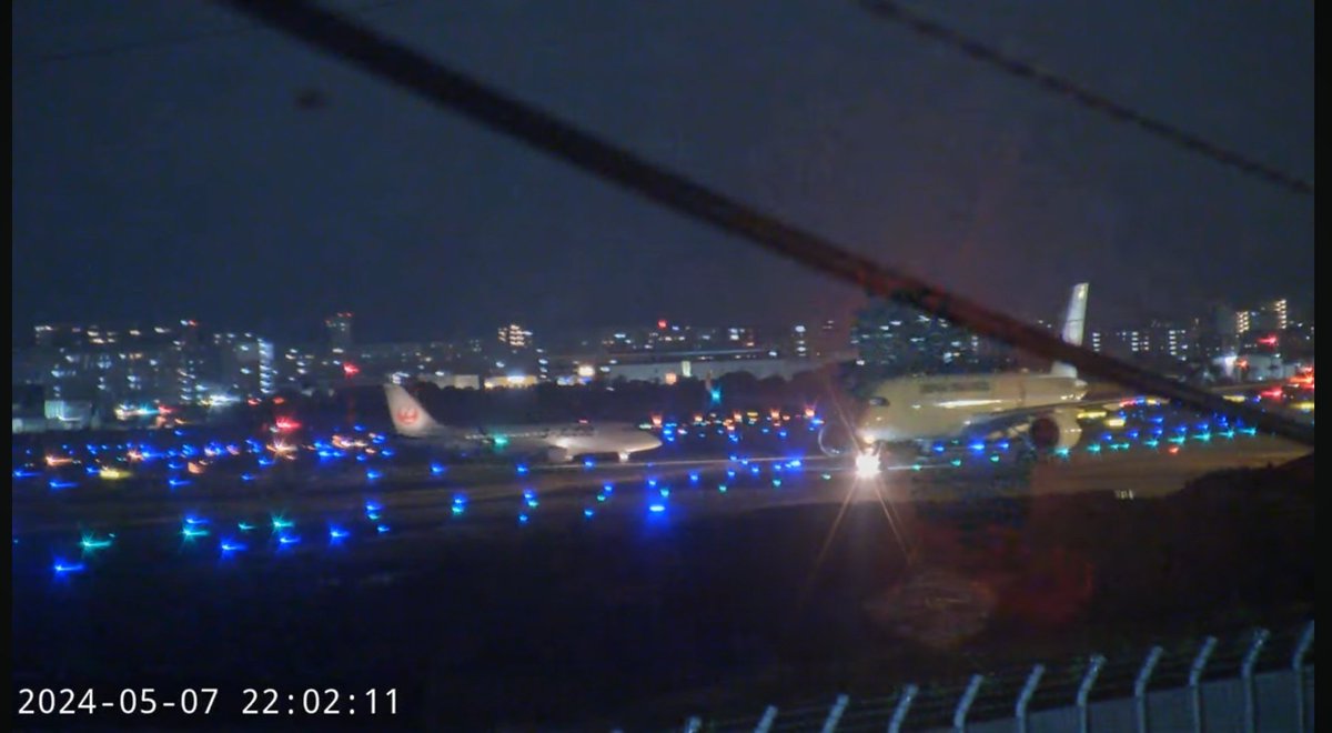 22時の門限過ぎて着陸は
宮崎からのJair,一機
終了 22:01
A350は沖へトーイング中
#福岡空港ライブカメラ
#福岡空港
#22時の門限