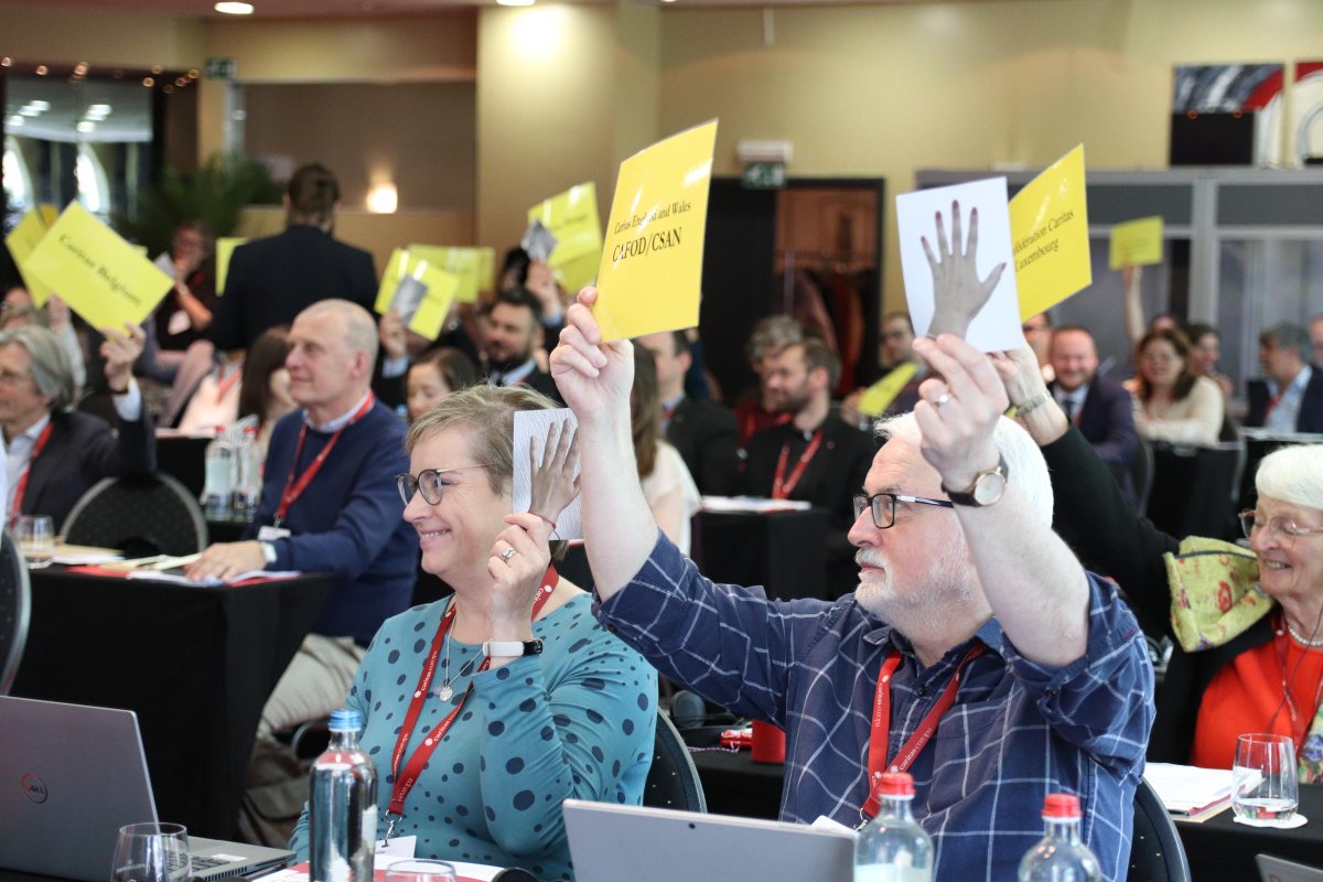 The voice of youth now has a permanent seat on our Executive Board! 👏Luca Oven from @KaritasSLO was appointed to strengthen our commitment to #YouthEmpowerment. The🖐️ in the picture represents the tangible support of #Caritas volunteers across 🇪🇺