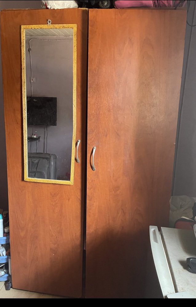 Putting this cupboard for sale
The cupboard comes with the mirror 
40000 naira 

Location: Abuja 📌 
#abujacommunity #abuja …MY DM is open 🤝
