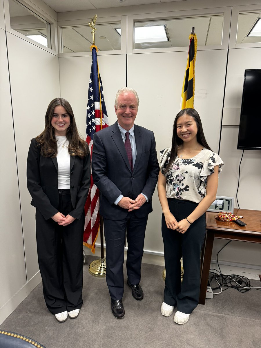 Thank you @RepSarbanes, @ChrisVanHollen, and @RepGlennIvey for meeting with our students, Foundation Board of Trustees members, and @President_Pines to talk about #UMD’s federal priorities.  We are so grateful for your strong support! #goterps #doublepell #feartheturtle