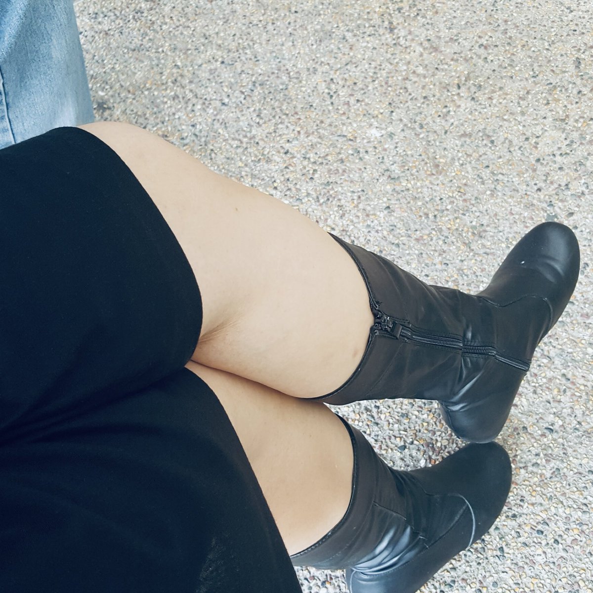 #boots #boot #bootseason #iloveboots #bootlovers #bootlove #thesebootsaremadeforwalking #bootqueen #selfie #selfiequeen #fashionista #bootqueendebrasg