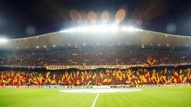 Karagümrük - Galatasaray maçı için Galatasaray'a ayrılan 24.000 biletin tamamı tükendi.