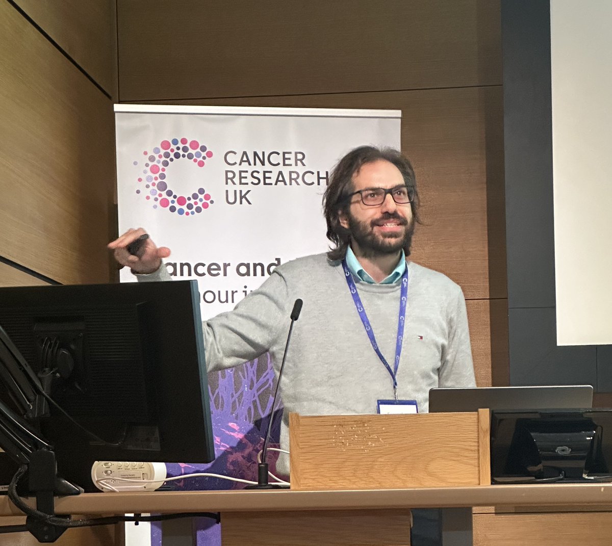 Evangelos Giampazolias seeks to understand the signals that make cancer a visible threat to the immune system so is decoding the host-microbiome interactions that regulate cancer immunity. (NC) #CancerHostTI24 @CRUK_MI