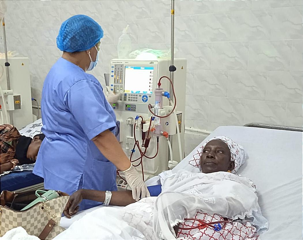 Es indescriptible el trabajo realizado por nuestras enfermeras en la sala de hemodiálisis en el EFSTH de la ciudad de Banjul, ha sido un gran aporte por parte de la Misión Médica Cubana y que el pueblo gambiano agradece, felicidades para todas #CubaCoopera #CubaCooperaGambia