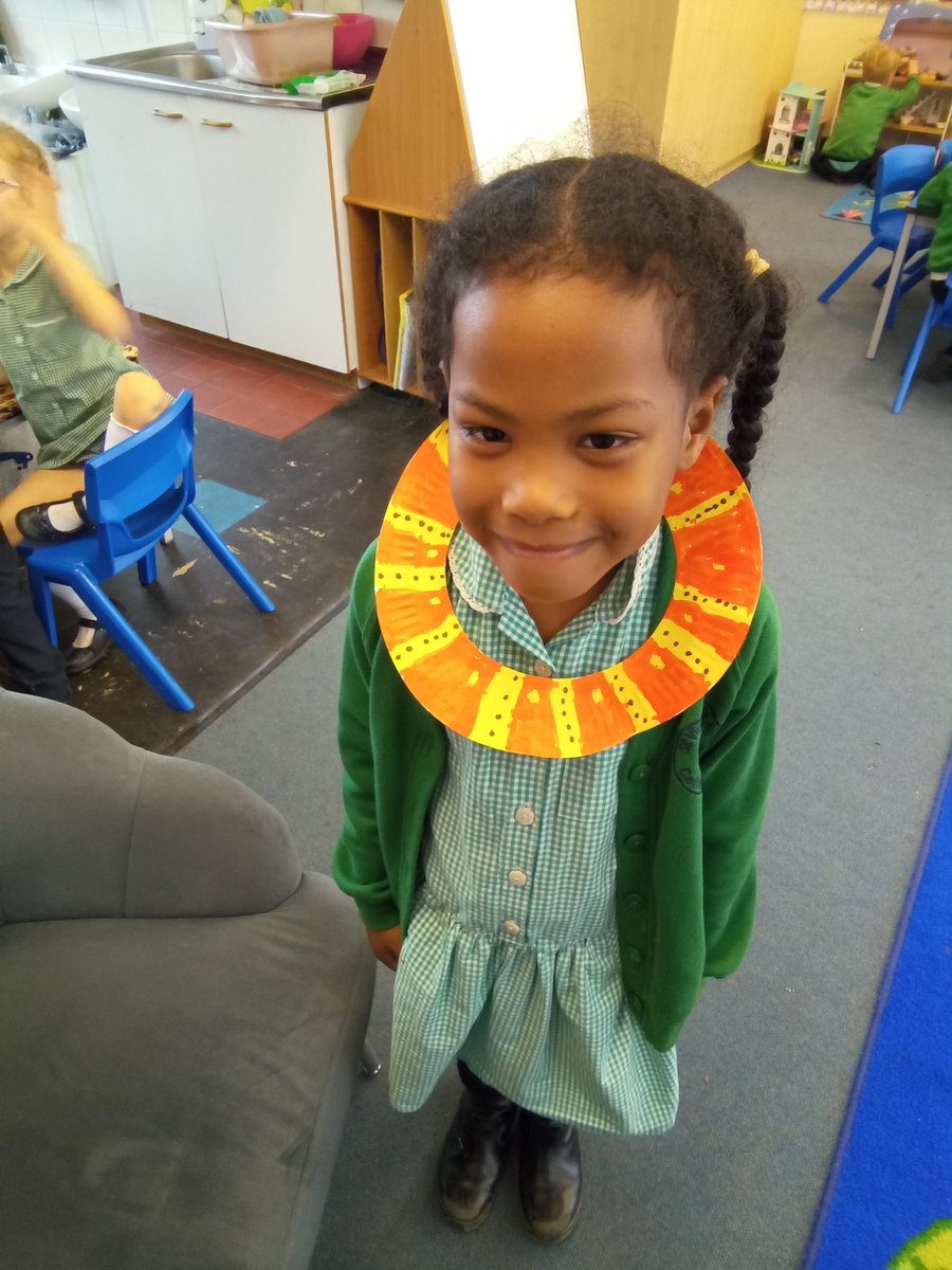 Reception Mozart have really enjoyed making African necklaces today.