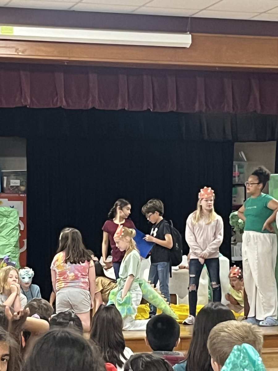 Enjoying elementary students using their talents as they perform a production of Magic Treehouse with Dino’s. ⁦@CFELISD⁩