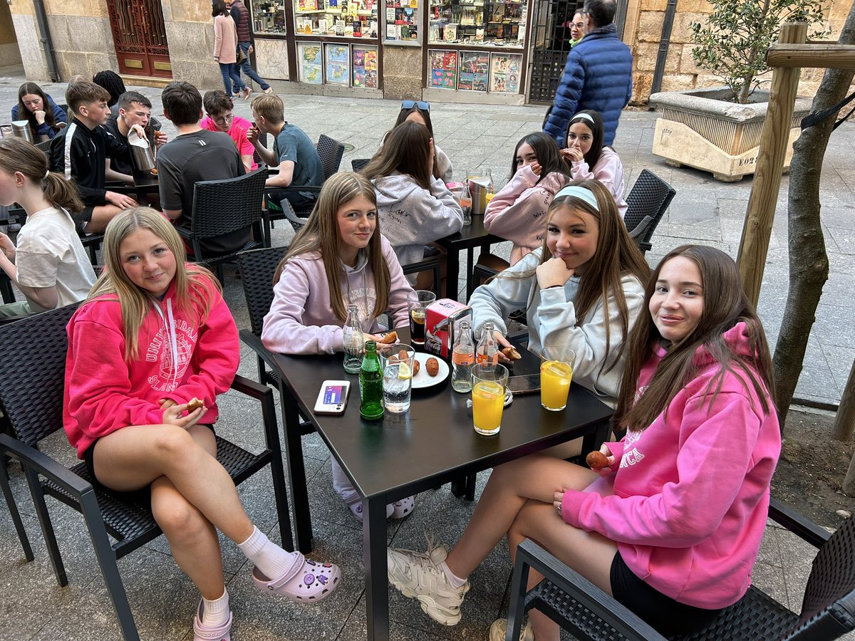 The 2nd Years had a Flamenco Dance Workshop and a tapas tour around Salamanca yesterday! They’ve had a week of really getting to experience Spanish culture! Salsa, a cookery class & a treasure hunt around Salamanca are on today! @CeistTrust