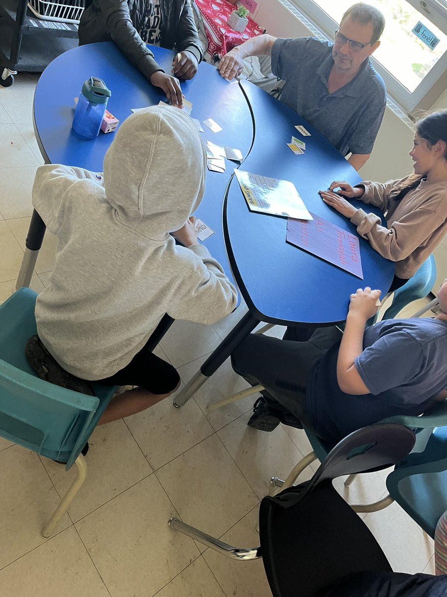 Siblings and parents joined our French centres after gym this morning 🤩 happy Catholic Education Week 👏🏼 <a href="/StElizabethOCSB/">St. Elizabeth School</a>
