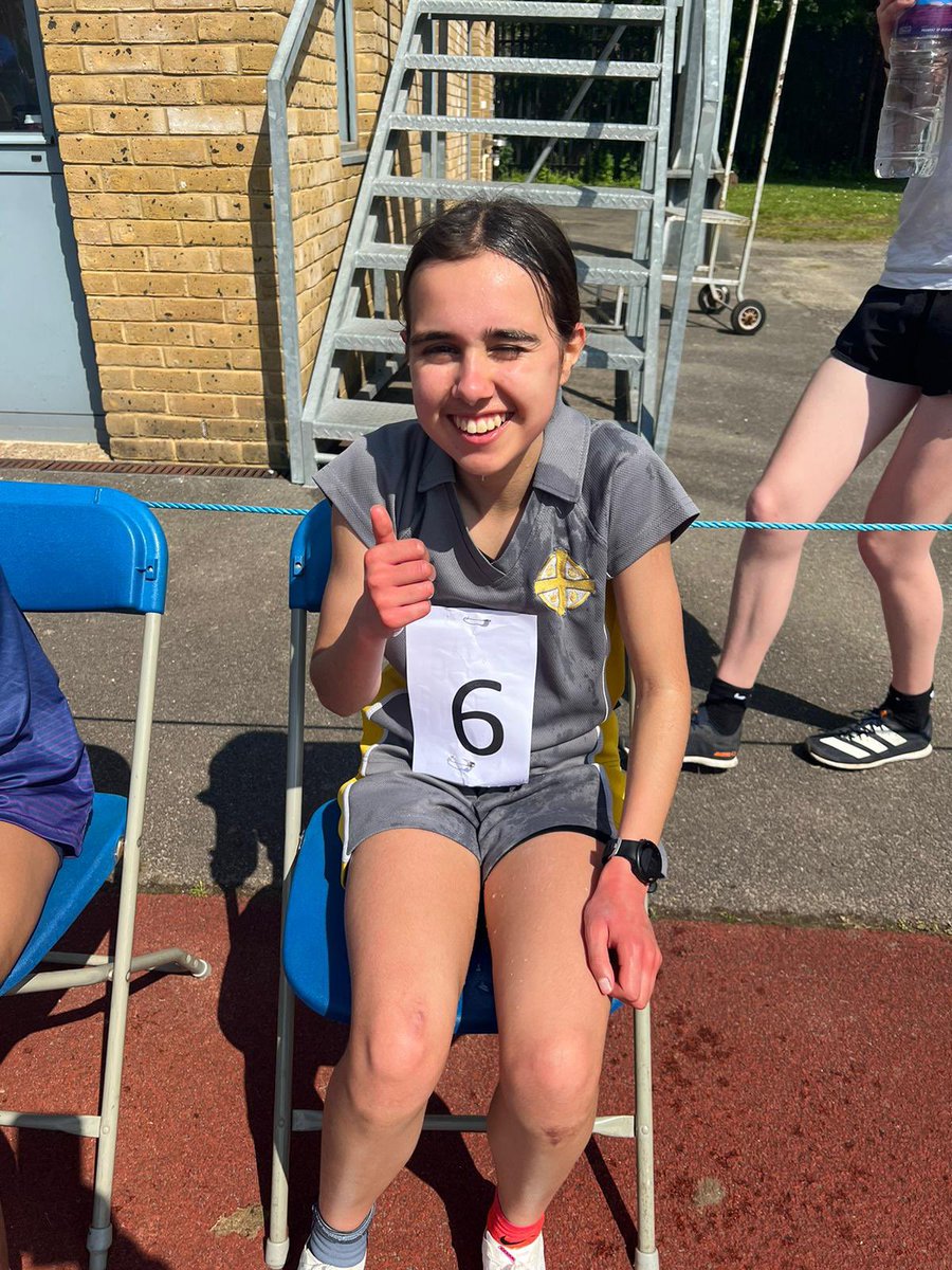 A superb run for our 1500m runner bringing home the gold!!! Great work 🥇💛🤍