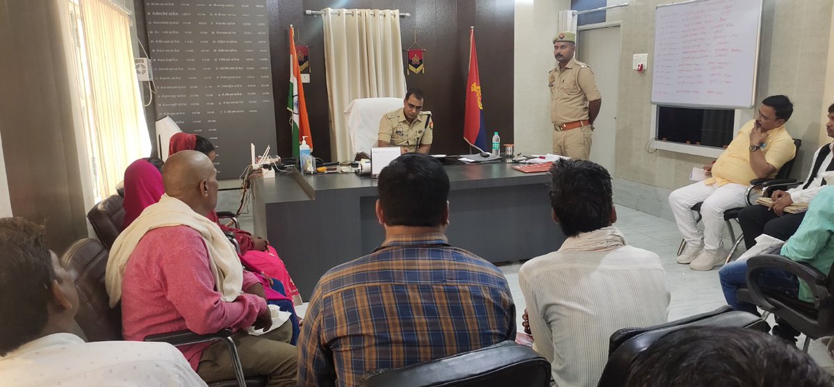 #जनसुनवाई~ आज दिनांक-07.05.2024 को पुलिस अधीक्षक चंदौली, डा0 अनिल कुमार द्वारा पुलिस ऑफिस में जनता की समस्याओं को सुना गया एवं समस्याओं के त्वरित निस्तारण हेतु सम्बन्धित को आदेशित किया गया। facebook.com/share/p/Mhgura…