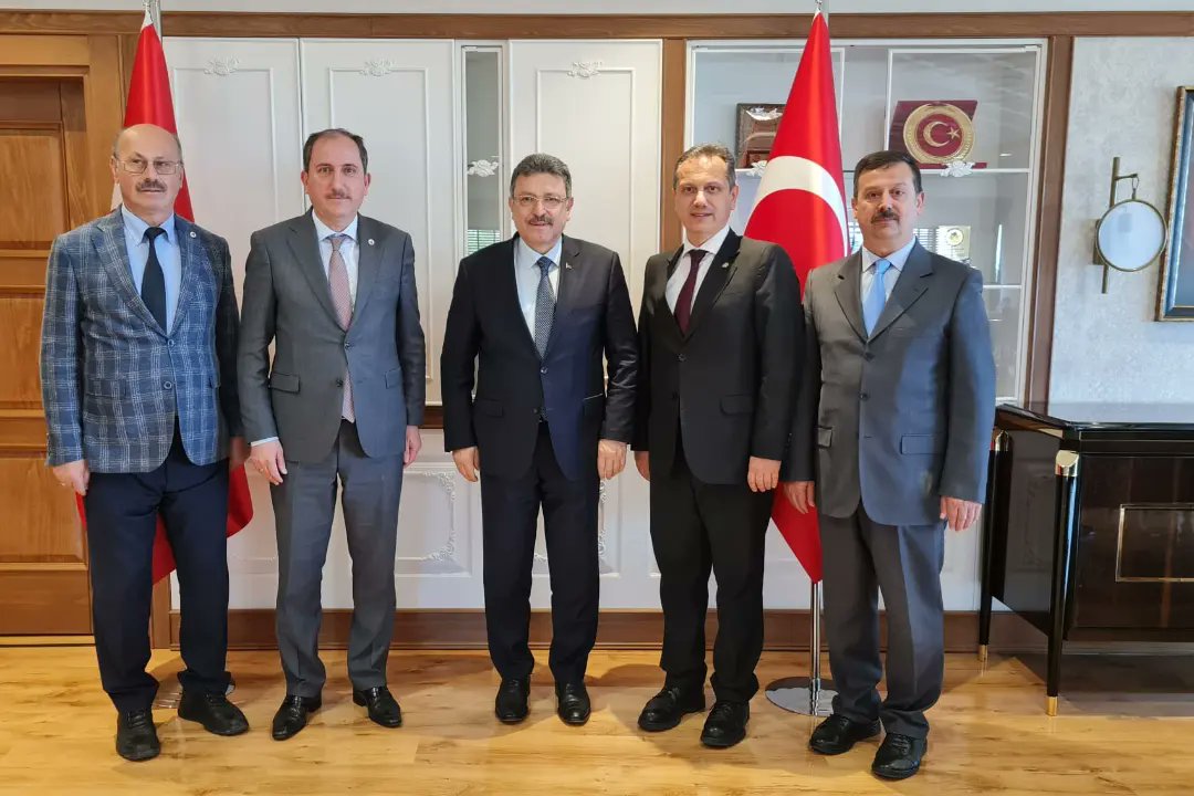 Bölge Müdürümüz Cüneyt ALOĞLU ve Şube Müdürümüz Akif ÜMÜZER Trabzon Büyükşehir Belediye Başkanı Sn. Av. Ahmet Metin GENÇ'e hayırlı olsun ziyaretinde bulundular.