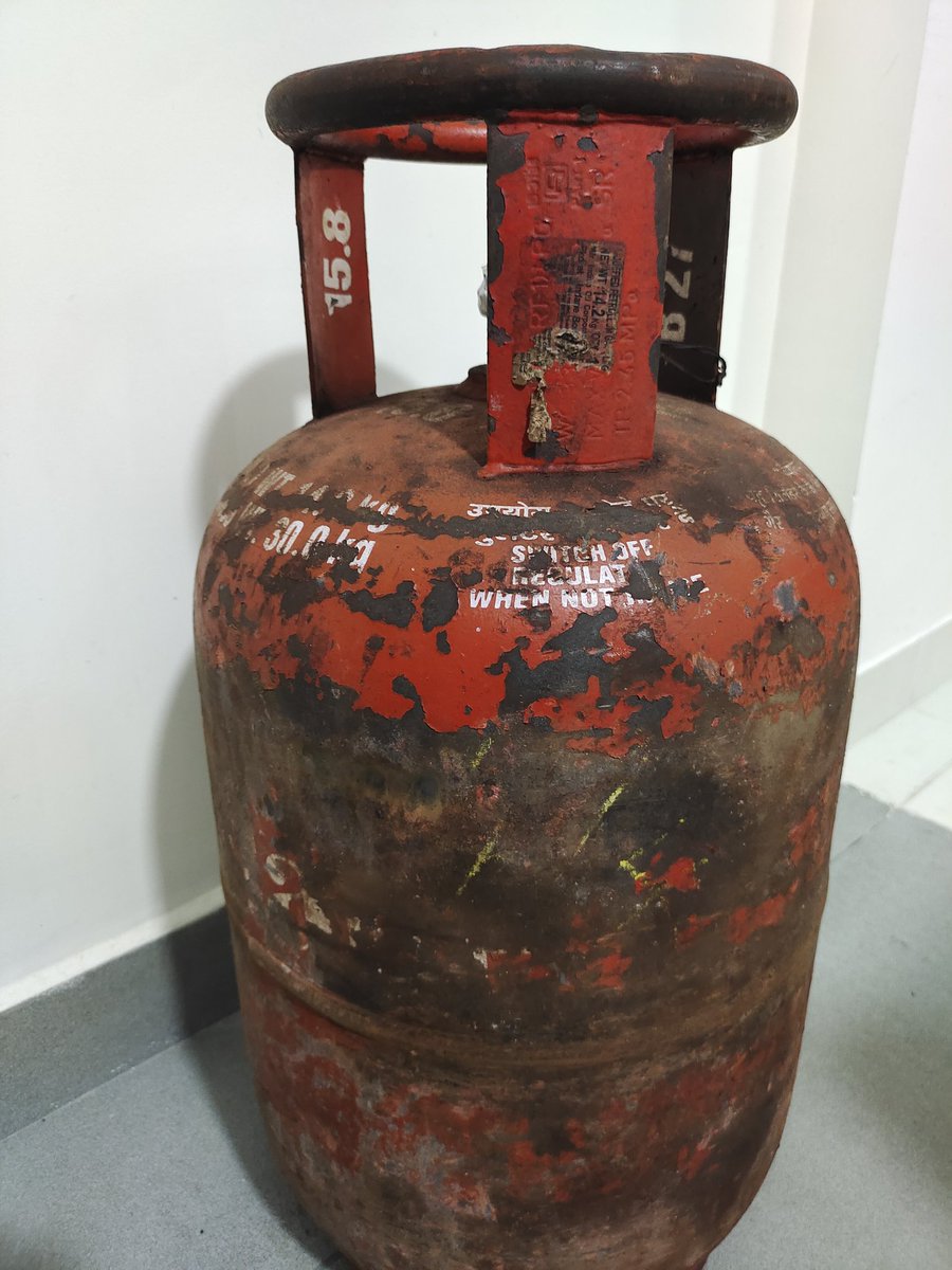 Shrewdsri's tweet photo. @IndianOilcl Indane cylinder in such pathetic condition delivered today. Looking at this cylinder condition wondering how it got certified till 2027 https://t.co/CNvKxhnITP