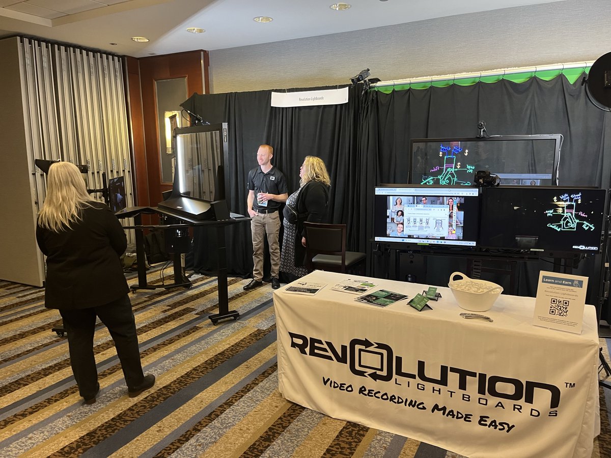 It's always great to touch base with past customers & meet new ones in person - thank you, @hlcommission, for a great conference in Chicago! 

#lightboard #edtech #edutech #HLC2024
