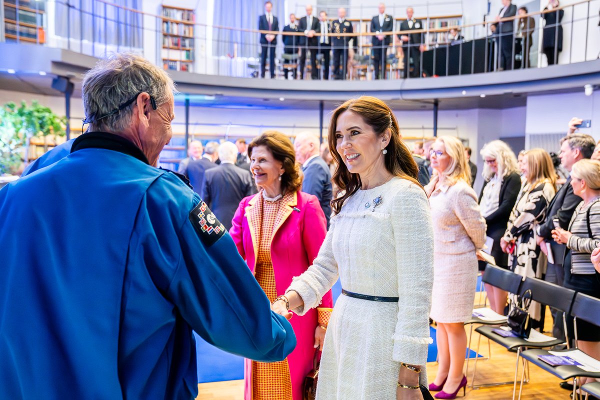Danish royalty visited KTH on a state visit yesterday, where they met Swedish astronauts and learned how space tech helps drives sustainable transformation. kth.se/en/om/nyheter/…