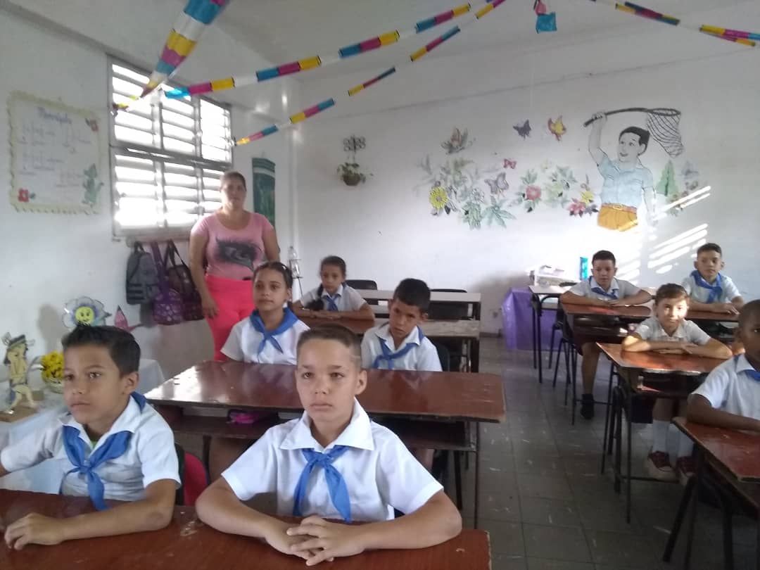 Jornada de Cine .Los estudiantes de las escuelas de Sagua la Grande visualizando los audiovisuales. @CubaMined @directoredusag @YumisleidyLina1