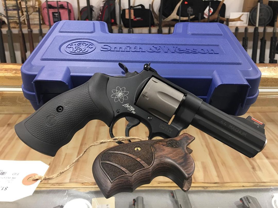 New arrivals!!

Smith & Wesson 329PD AirLite 44mag. With extra grips.
#smithandwesson #airlite #44magnum #pewpew  #2a