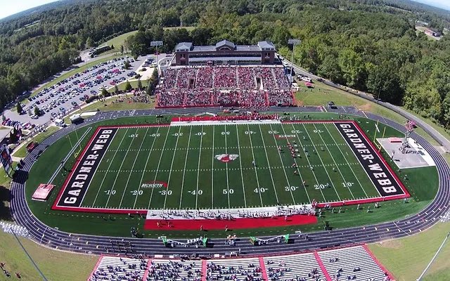 After a great conversation with @GWUCoachPinnix, I’m thankful to receive a D1 offer from Gardner Webb #gobulldogs