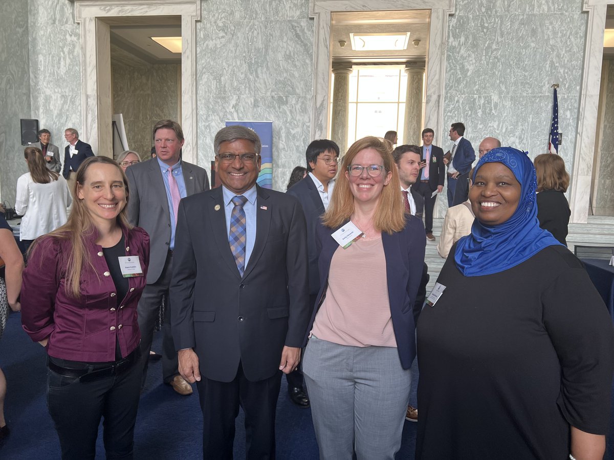 Duke Quantum's Dr. Emily Edwards participated in an NSF Quantum Research Showcase last week, highlighting her work in enhancing STEM learning and teaching for students. She and her partners have developed a framework for K-12 Quantum Education, thanks to #NSFFunded support.