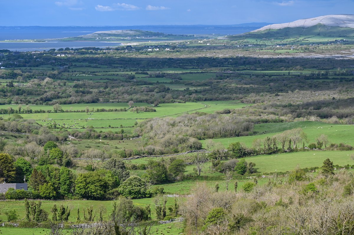 #Ballyvaughan valley a sight to behold particularly in good weather. The valley opens to #GalwayBay; limestone terraces at W & E sides rise to 300m. There is a long farming history, esp. #IronAge, #Medieval & recent. Landmarks: Newtown castle (16C) & Martello tower (early 19C)