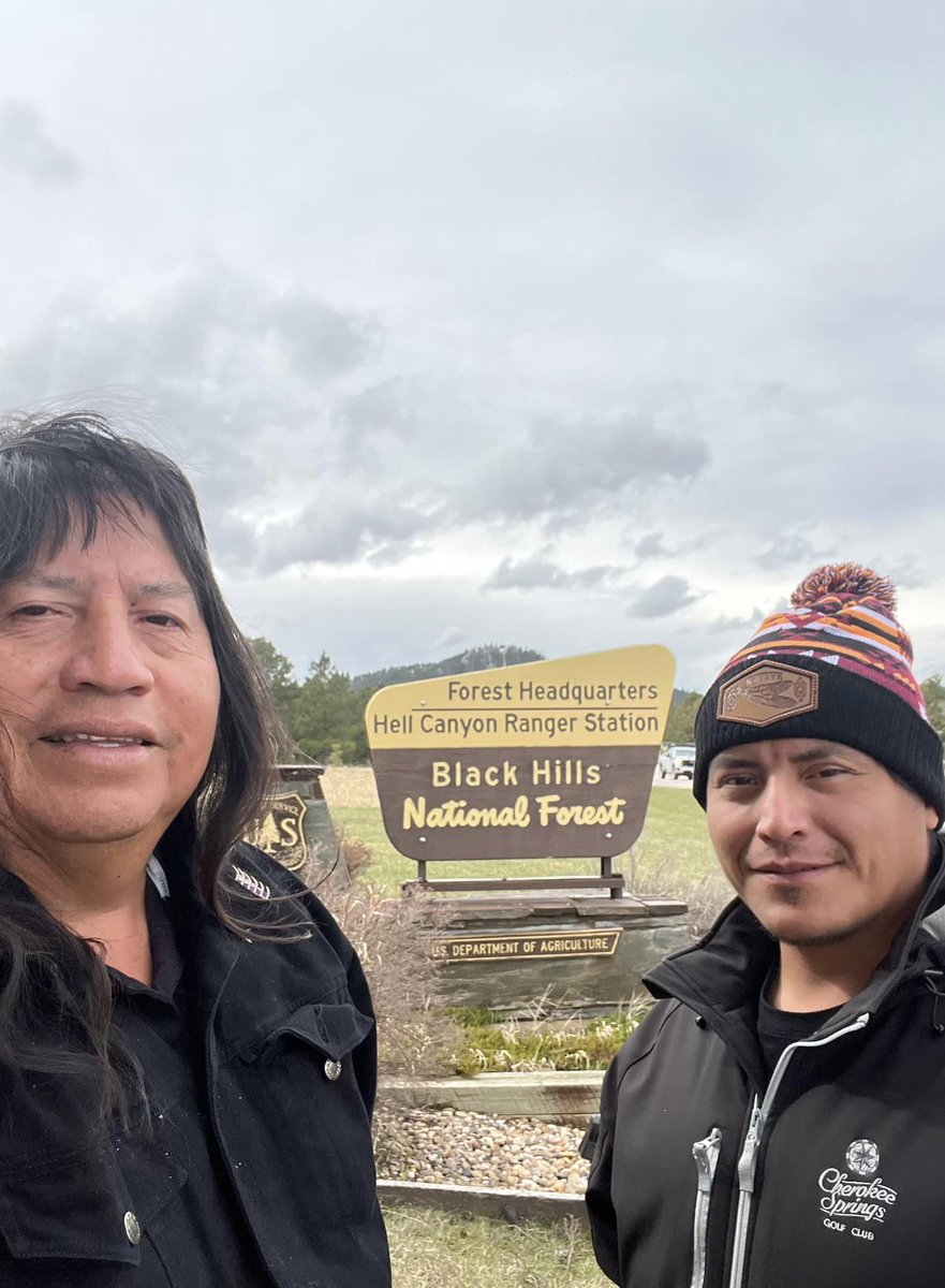 Osiyo. Black Hills National Forest 2024. My 2nd time to Mount Rushmore & Crazy Horse Monument with twin sister Tammy Buchanan & nephew Jonas Wildcat. Played Prayer & Honoring flute songs all over the Mid- Northern Great Plains, Osda #BlackHills