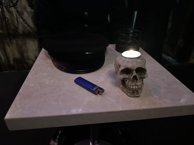 スリラーナイト歌舞伎町店行ってきましたー!今回は村上ロックさん 卓付き!(*'Д`)スリラーナイト近々あるコラボするのでお楽しみに 