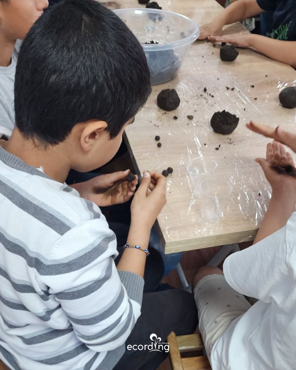 ecording, @habitatdernegi ve @BupaTurkiye olarak, Hatay’da çocuklarla tohum topu atölyesi gerçekleştirdik.🌱  

Meraklı bakışları ve soruları eşliğinde doğayı keşfetmelerine eşlik etmek heyecan vericiydi. 💚