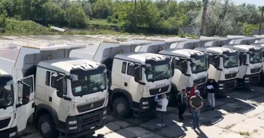 🤝 Rebuilding Ukraine: UNDP and Japanese government donate 25 dump trucks to Kherson region Rubryka has more 👇 rubryka.com/en/2024/05/07/…