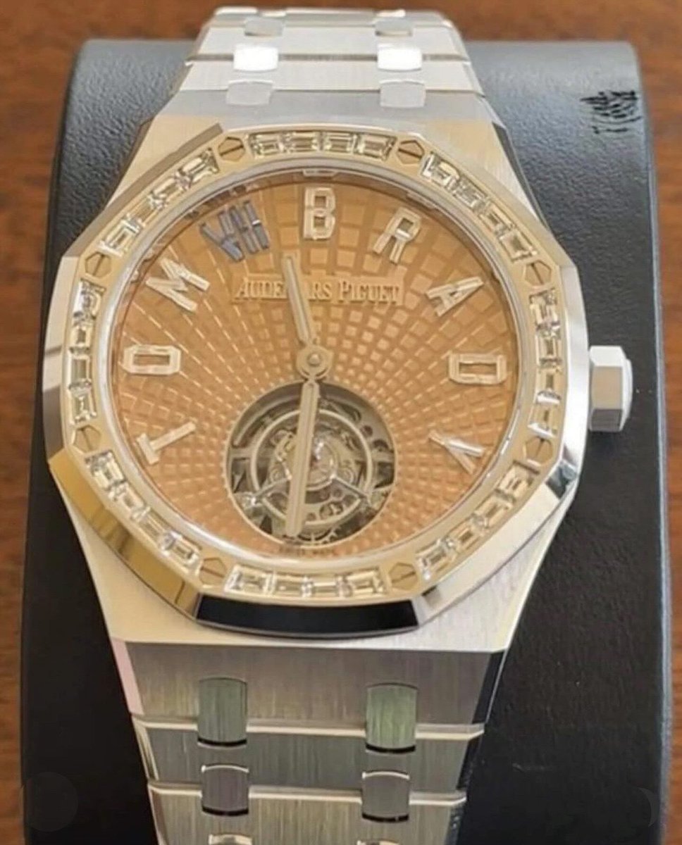 We finally have a closeup of the watch Tom Brady wore during the Greatest Roast of All-Time. Audemars Piguet made him a 1-of-1 Royal Oak Tourbillion with baguette diamond bezel and a Salmon dial spelling out his name along with the Roman numeral VII for his 7 Super Bowl rings.