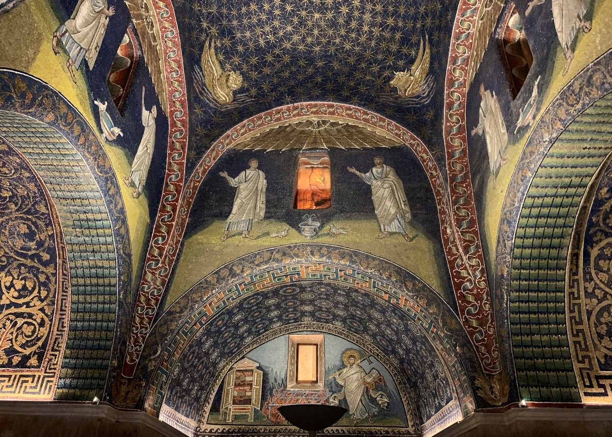 Mausoleo de Galla Placidia; un increíble monumento revestido de mosaicos que, según se dice, contiene los restos de una antigua emperatriz romana #arquitectura