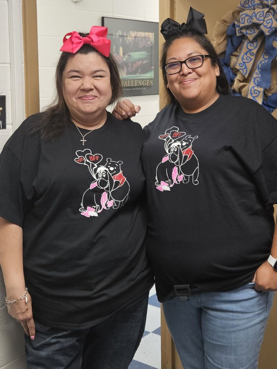 Twin day with my BFF, Beautiful Friend Forever!! She is the bright star you will see when you walk into Memorial High School! Super sweet and just so lovely! @EISDMemorialHS @LifeMinutemen