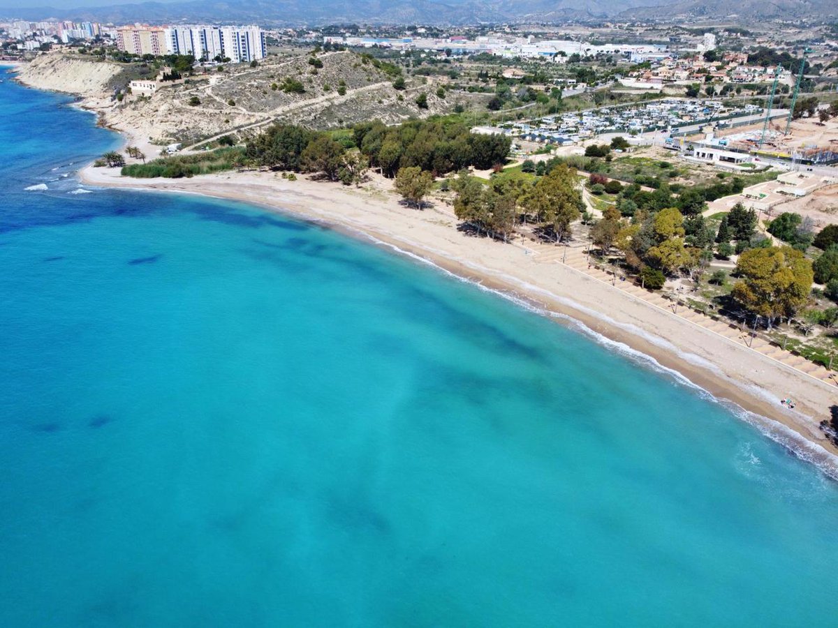 Un año más, Alicante se convierte en la provincia con más banderas azules 👏 Nuestras playas y calas lideran este prestigioso ranking con 70 distintivos 💙

Entre ellas, destaca la Playa del Torres, en #LaVilaJoiosa, que se incorpora por primera vez a este listado ⛱️

¡Bravooooo!