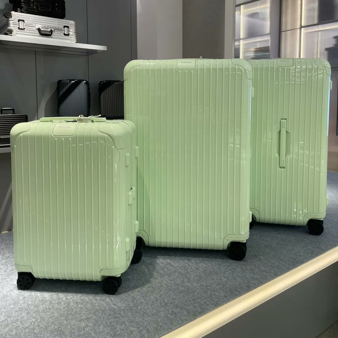 Add a pop of colour to your travels with Rimowa's vibrant new hues! 🧡💚

Visit #luxafriqueboutique from the link in the bio for more information on shopping for all your favourite luxury brands, available through LAB's personal shoppers.

© Products: Rimowa.