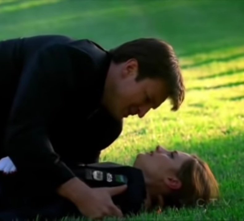 'Stay with me ...' #Castle S3 
#KateBeckett
#StanaKatic #NathanFillion