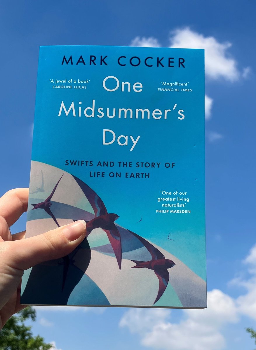 A beautiful, brilliant, mind-stretching and soul-flying book' HORATIO CLARE The sun's out today and so are paperbacks of ONE MIDSUMMER’S DAY by Mark Cocker! @MarkCocker2 @pew_literary @Walsh_e_Patrick @vintagebooks