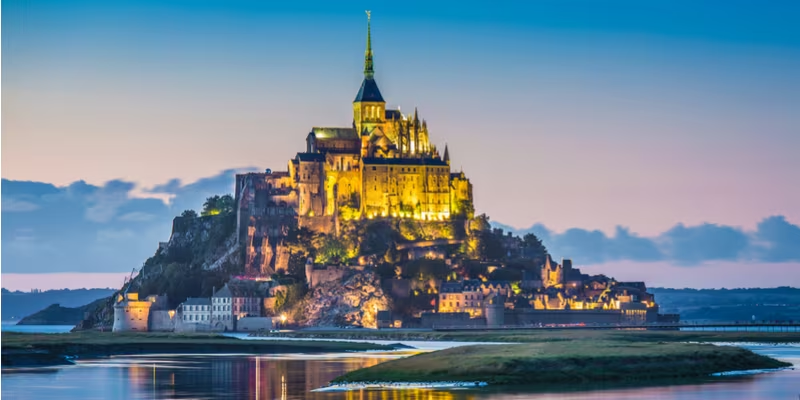 Today we look at the Mont Saint-Michel, a tidal islet located near the northern coast of France, on which a sanctuary was built in honor of Saint Michael the Archangel. This is such an fascinating place ✨ #CHO #Landscape #France