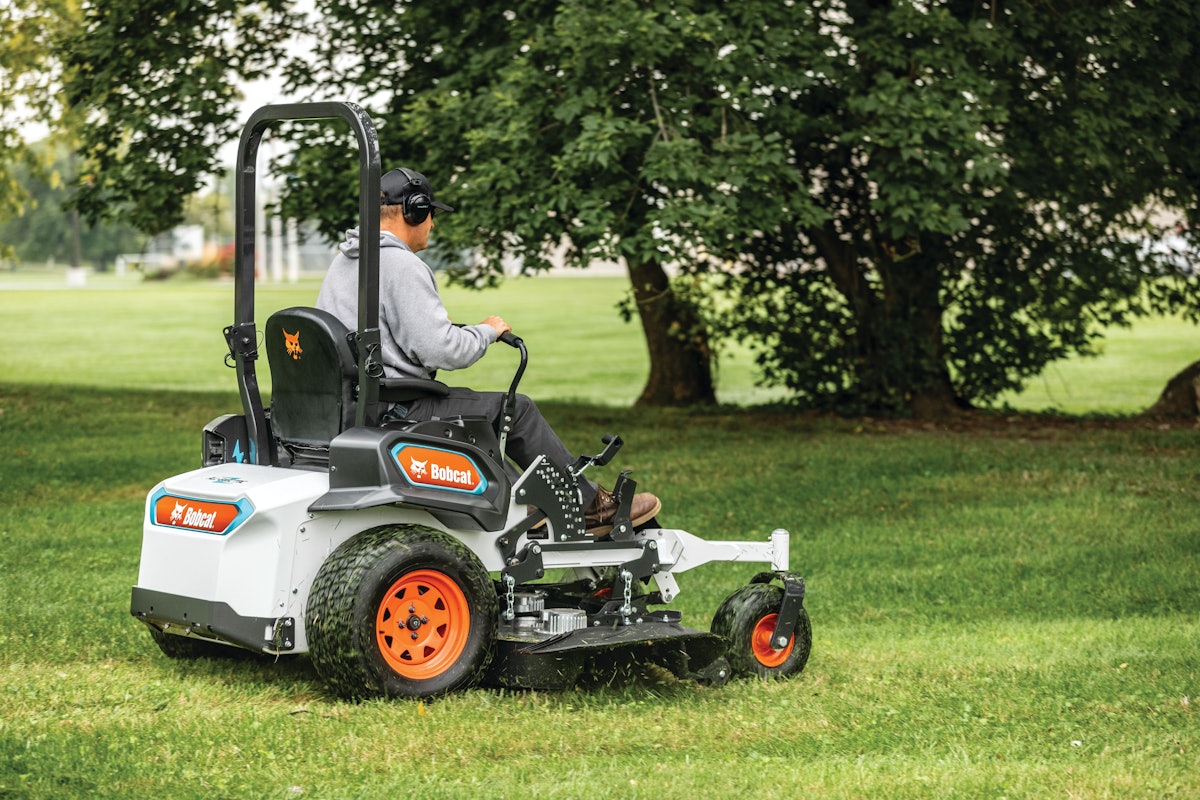 Bobcat electric ZT6000e zero-turn mower now commercially available dlvr.it/T6XqzS