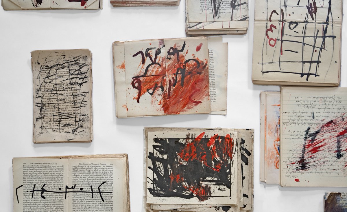 There's a few weeks left to catch @kettlesyard latest exhibition: Issam Kourbaj: Urgent Archive. Kourbaj’s artwork responds to the ongoing conflict in Syria and reflects on the suffering of his fellow Syrians and the destruction of his cultural heritage: bit.ly/3QyZZmX