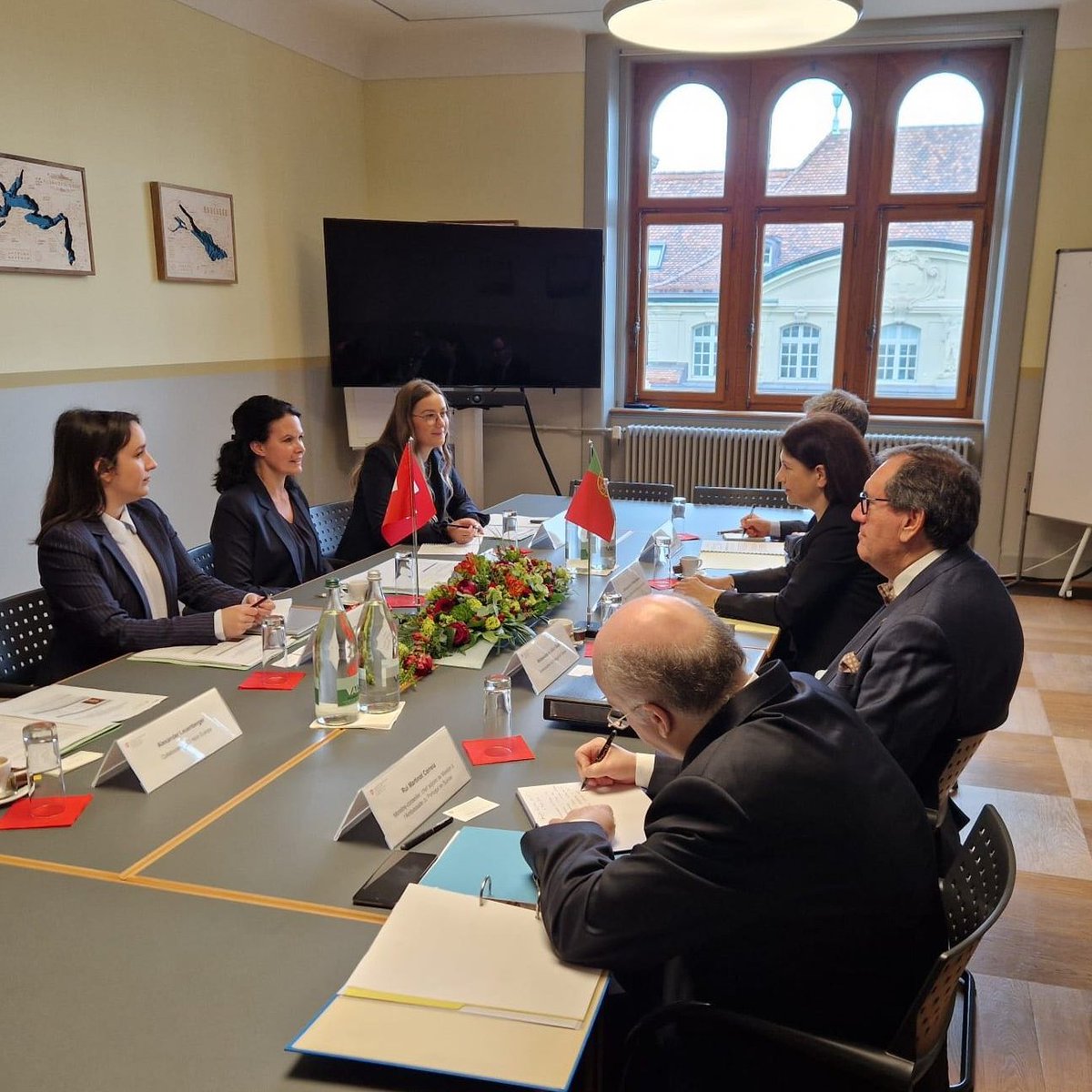 Today’s political consultations 🇨🇭-🇵🇹 were a great opportunity to discuss the excellent bilateral relations, #EuropeanAffairs and the #UAPeaceSummit hosted in June by 🇨🇭

By the way, did you know that Portuguese is after English the most widely spoken foreign language in 🇨🇭 ?