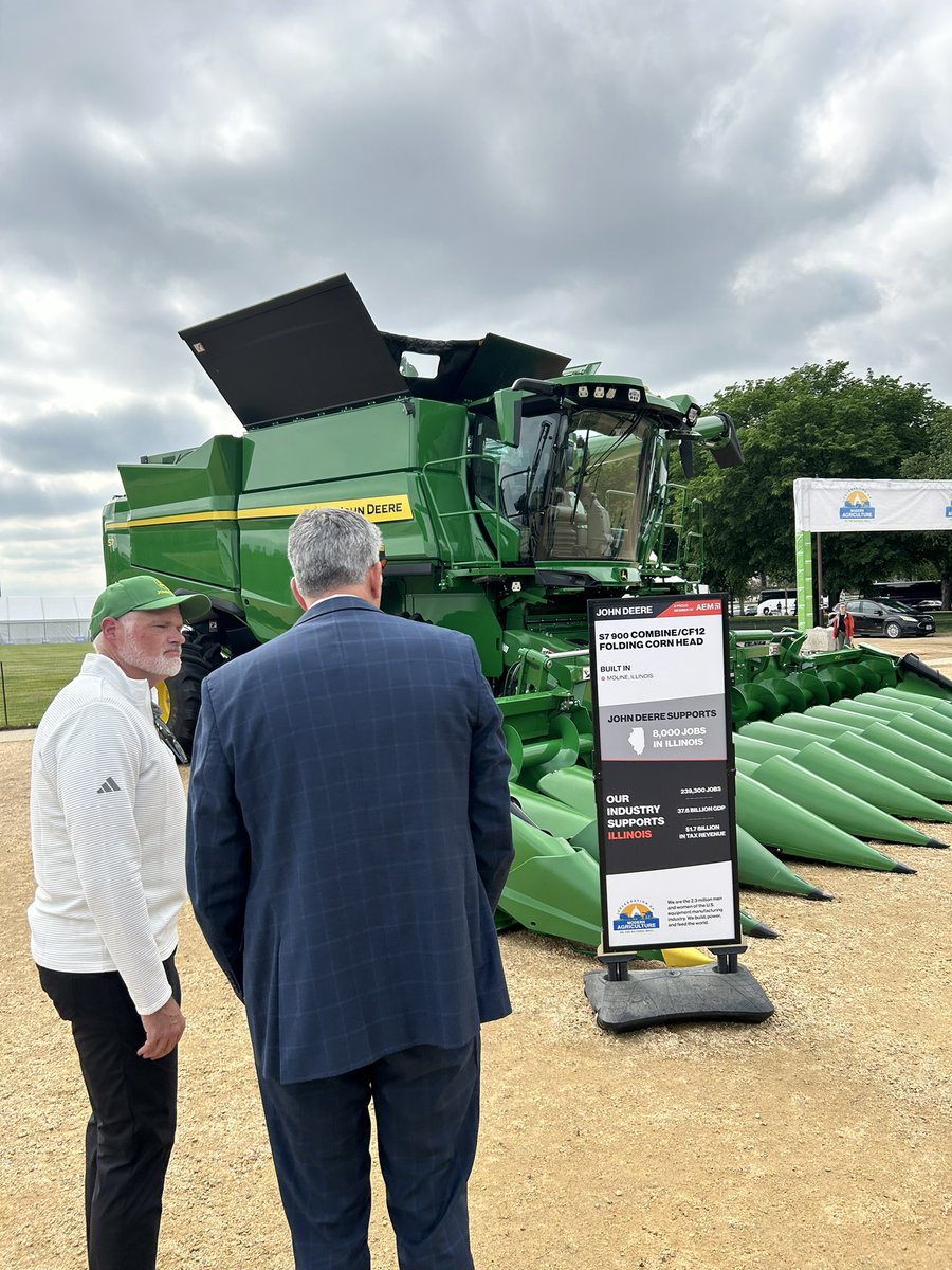 Great to see Illinois-made @JohnDeere equipment at #AgOnTheMall24! John Deere leads the way in farming equipment and innovative technology in agriculture. I appreciate their commitment to Illinois and our farming community in #IL16.