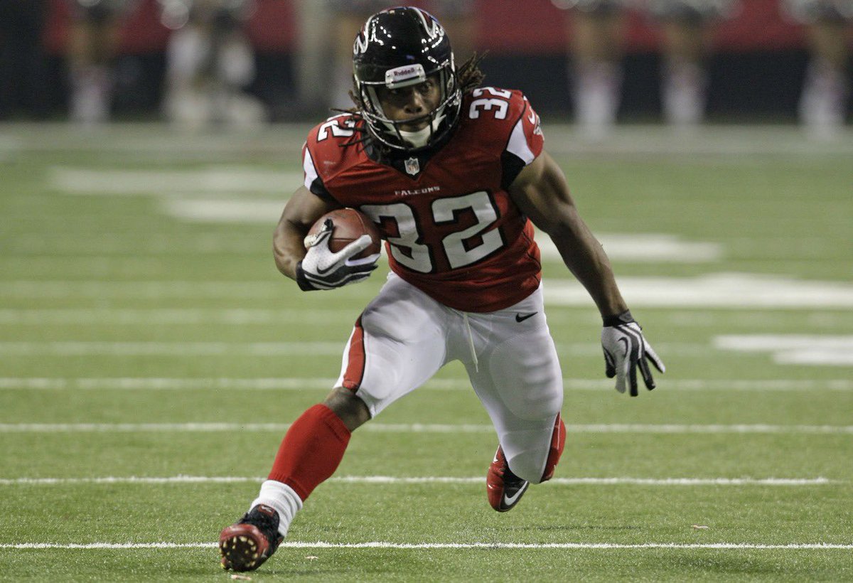 Atlanta Falcons I won’t let you forget.

Jacquizz Rodgers No. 32 RB 2011-2014

Rodgers was taken in 5th round No. 145 by the Falcons in 2011.

Never becoming a starting back in the league. Rodgers was more of a featured 3rd down back utilized in the passing game.

Being only 5’5”…