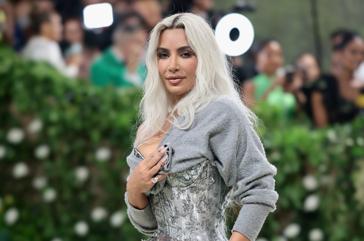 Kim Kardashian's mac and cheese recipe is creamy and includes unusual addition the-express.com/lifestyle/food…