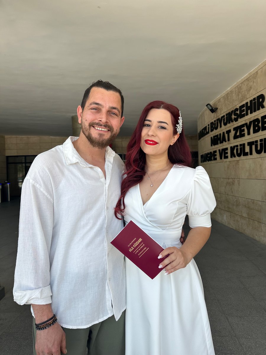 Nikah tarihi belirleme danışmanlığı alıp “Neslihan hanım şu gün olsun, şu saatlerde olsun” diyenlere sesleniyorum, ısmarlama gökyüzü olmuyor. Bakınız salı sabahı 11:30 da uygun olabiliyor😅