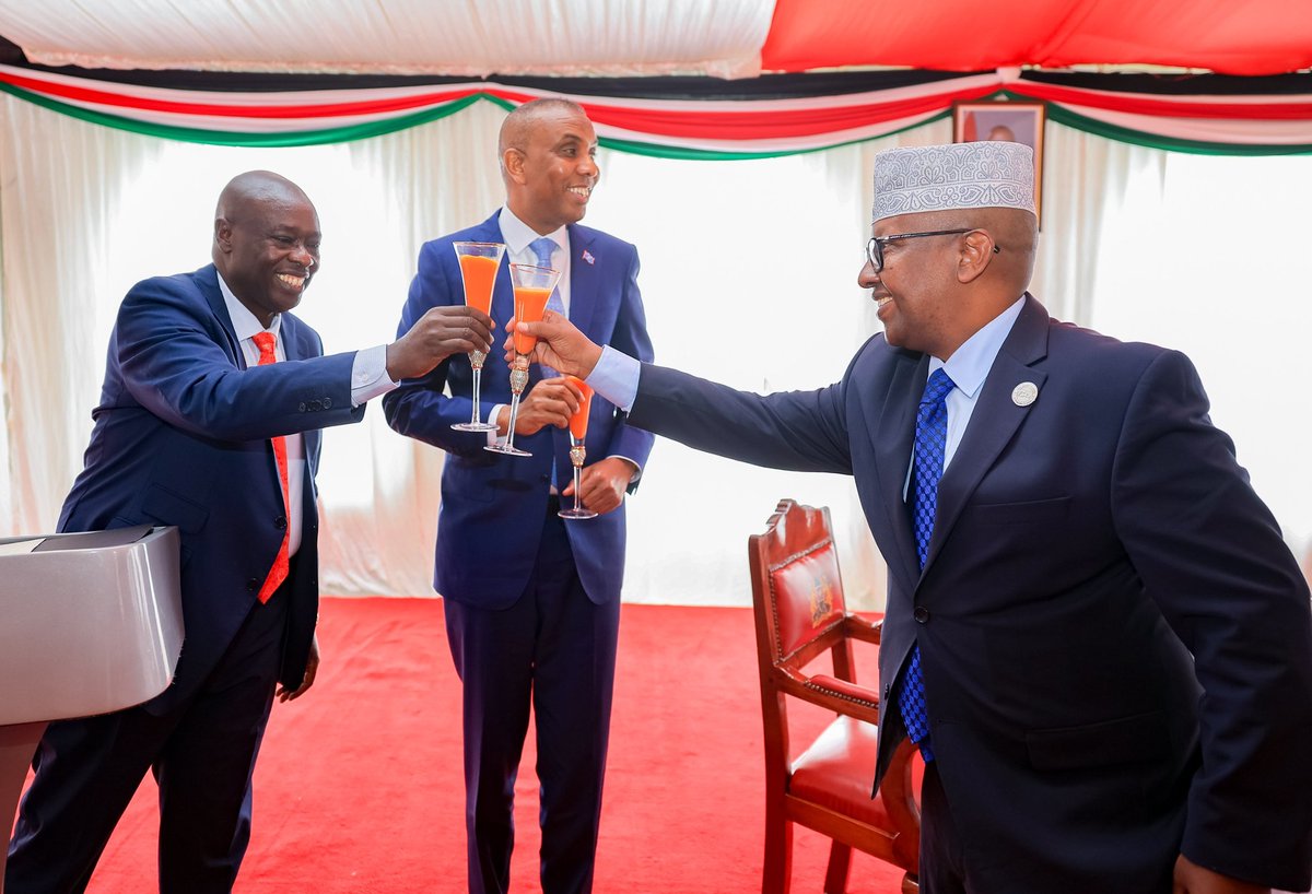 Kenya-Somalia relations are growing from strength to strength. This was affirmed as I hosted the Prime Minister H.E @HamzaAbdiBarre and his delegation for bilaterals at the Official Residence in Karen, Nairobi. We have a reason to Toast!