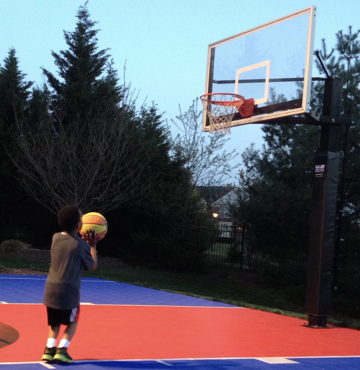 This is Bryson Tucker, putting up shots as a five-year-old in his backyard. This fall, he’ll be doing the same in Assembly Hall. From his English paper while on a USA basketball trip to the Bloomington dinner that sold him, meet #iubb’s new 5-star: idsnews.com/article/2024/0…