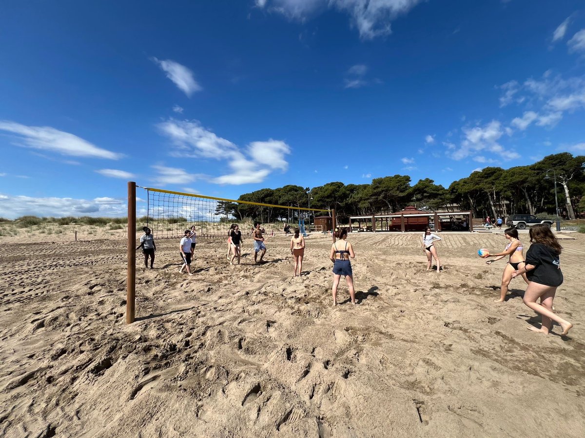 Institut Fco de Goya (@institutgoya) on Twitter photo Estades esportives 3r ESO a l’Estartit. L’alumnat està gaudint de les activitats aquàtiques: snorkel, paddle surf, piscina i volley platja. El temps acompanya a estones 🌤️☔️ però s’ho estan passant molt bé!
#estadesesportives #esportsdaigua #convivencia <a href="/consorciedubcn/">Consorci d'Educació</a> Estades esportives 3r ESO a l’Estartit. L’alumnat està gaudint de les activitats aquàtiques: snorkel, paddle surf, piscina i volley platja. El temps acompanya a estones 🌤️☔️ però s’ho estan passant molt bé!
#estadesesportives #esportsdaigua #convivencia <a href="/consorciedubcn/">Consorci d'Educació</a>