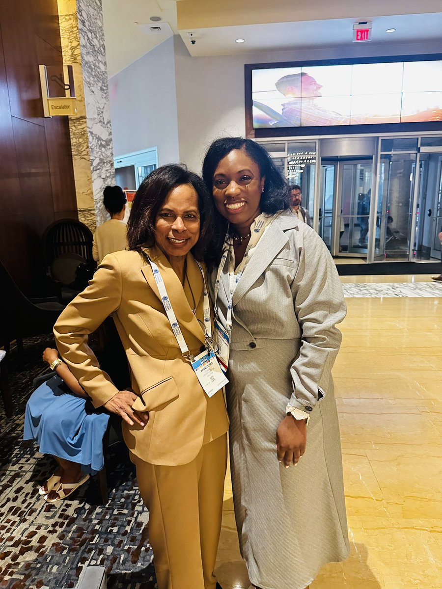 The incomparable Dr. Carol Bennett, 1st Black female board-certified urologist, an inspiration to so many and myself. She couldn’t have been kinder and gracious with her time and support when I was in LA and now. Your honor @SWIUorg is beyond deserved. #AUA24 @UclaUrology 🥹👏🏾👏🏾