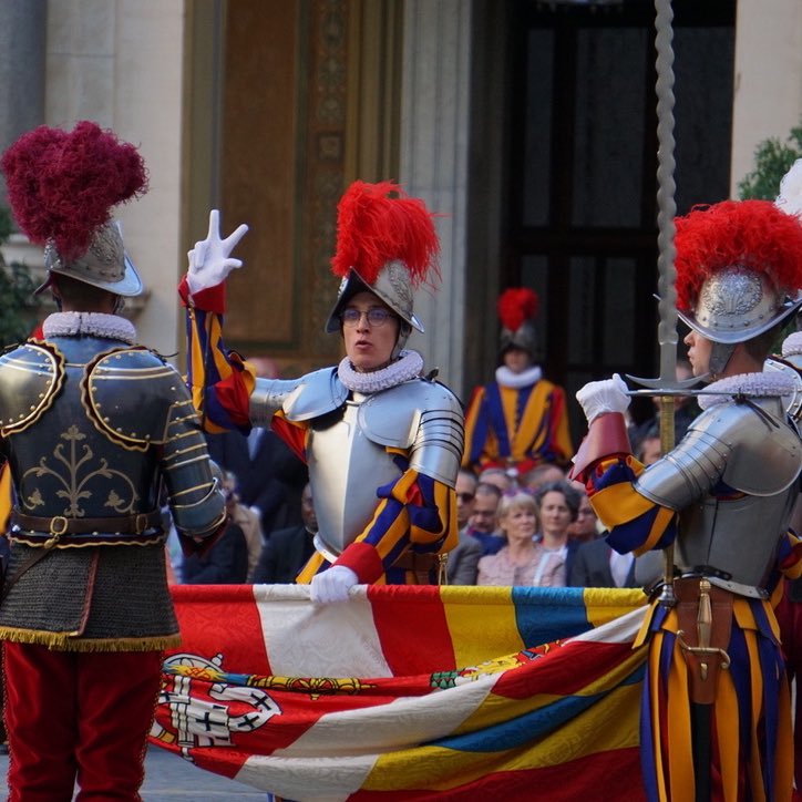 … I will faithfully, loyally and honorably serve the Supreme Pontiff Francis and his legitimate successors, and dedicate myself to them with all my strength, sacrificing, if necessary, my life to defend them… So help me God and his saints. -Swiss Guard Oath 💪🏼⚔️🇻🇦🙏🏼