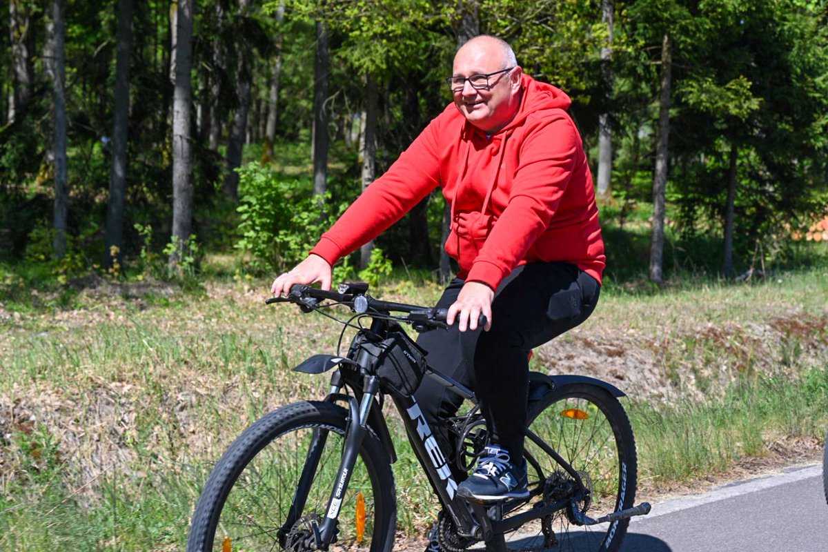 Z okazji obchodów 233. rocznicy uchwalenia Konstytucji 3 maja Dowódca #bursztynowadywizja gen. dyw. Wojciech Ziółkowski zorganizował rajd 🚵‍♀️rowerowy🚴‍♀️, w którym uczestniczyli żołnierze i pracownicy. 📸st. kpr. Piotr SZAFARSKI @MON_GOV_PL @SztabGenWP @DGeneralneRSZ @ZAWISZACY